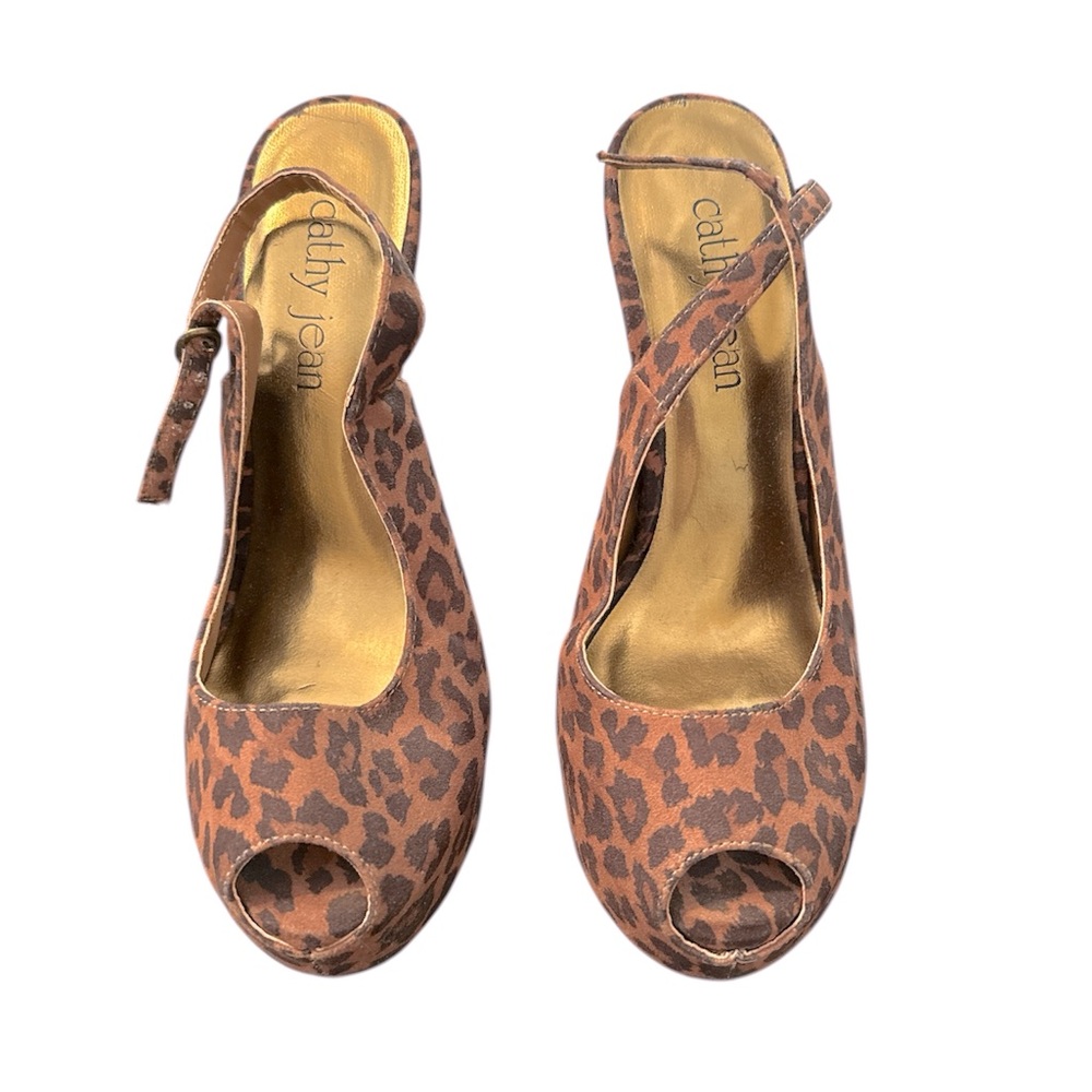 Cathy Jean animal print 6.5 M pump peep toe